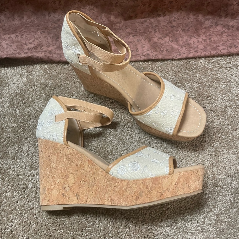 Size 9 wedge sandals